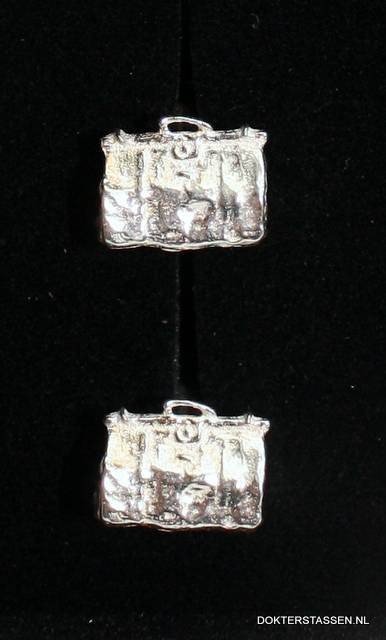 Dokterstas manchetknopen van zilver.