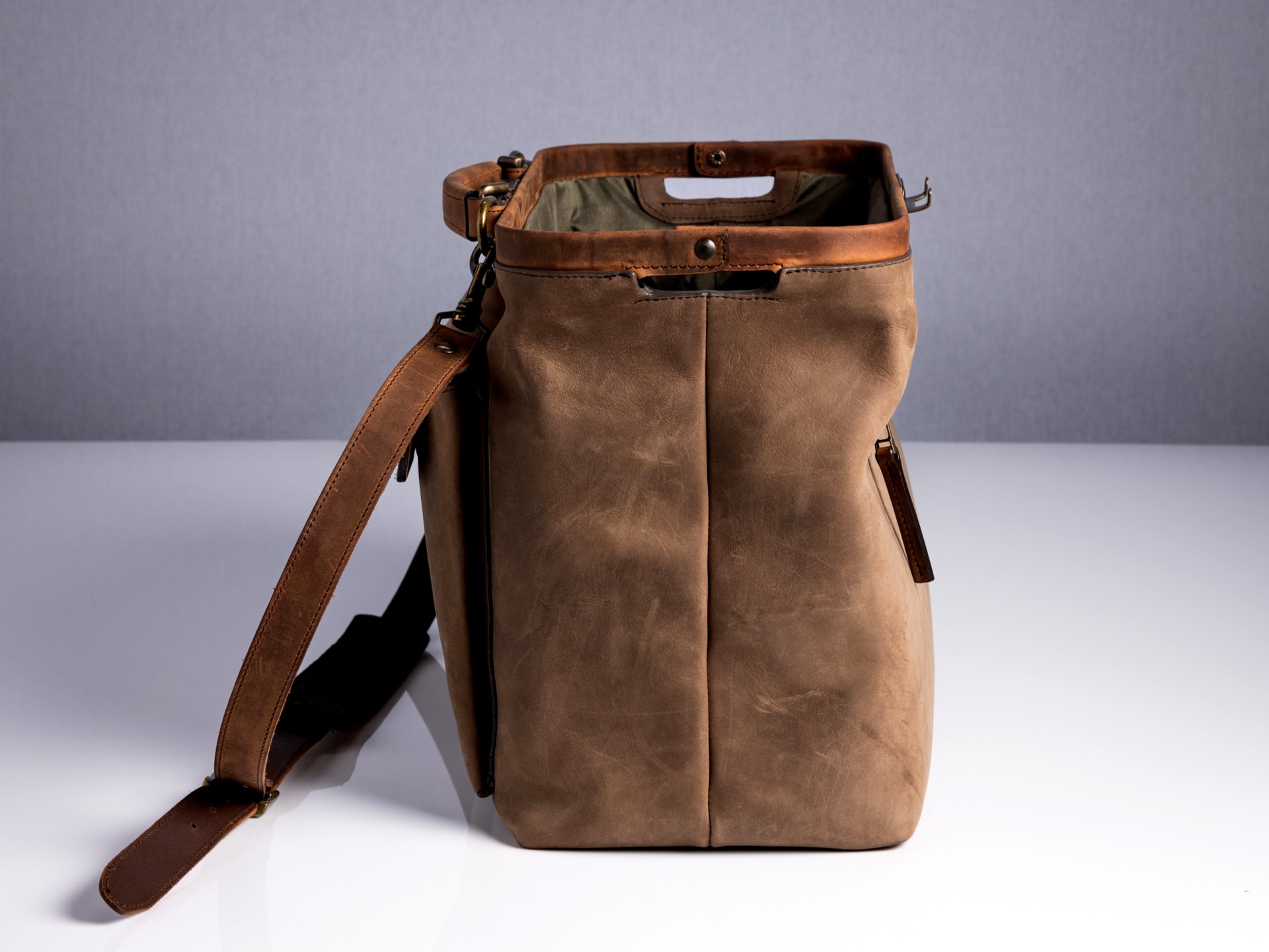 McFermoir Doctor's Bag A4 Wout 763016 Brown with Ranger - Image 3