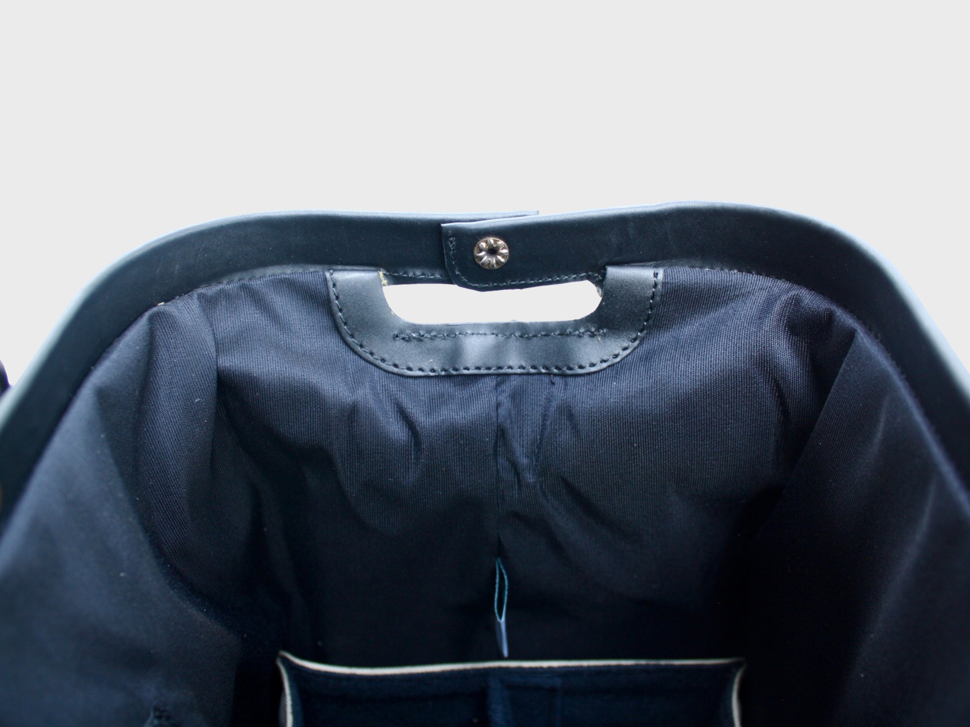 McFermoirWoutzwartScharnier