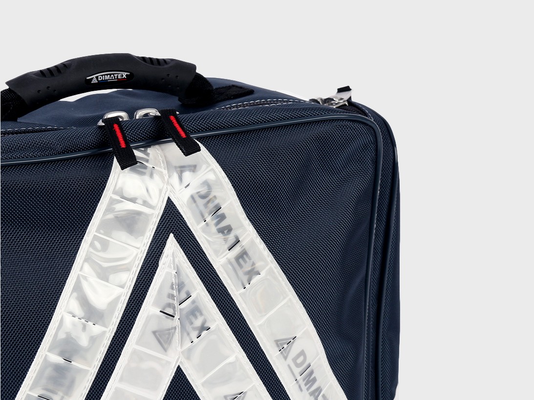 LEGEND BLEU 3 clipped rev 1