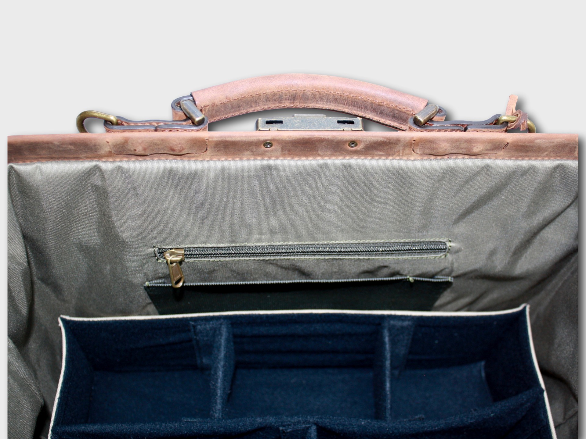 McFermoir Doctor's Bag A4 Wout 133014-73 Dark Brown with Ranger - Image 33